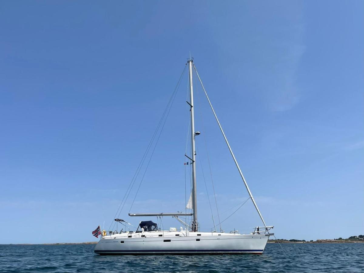 Beautiful And Comfortable Sailboat With Secure Parking Available Hotel en barco *